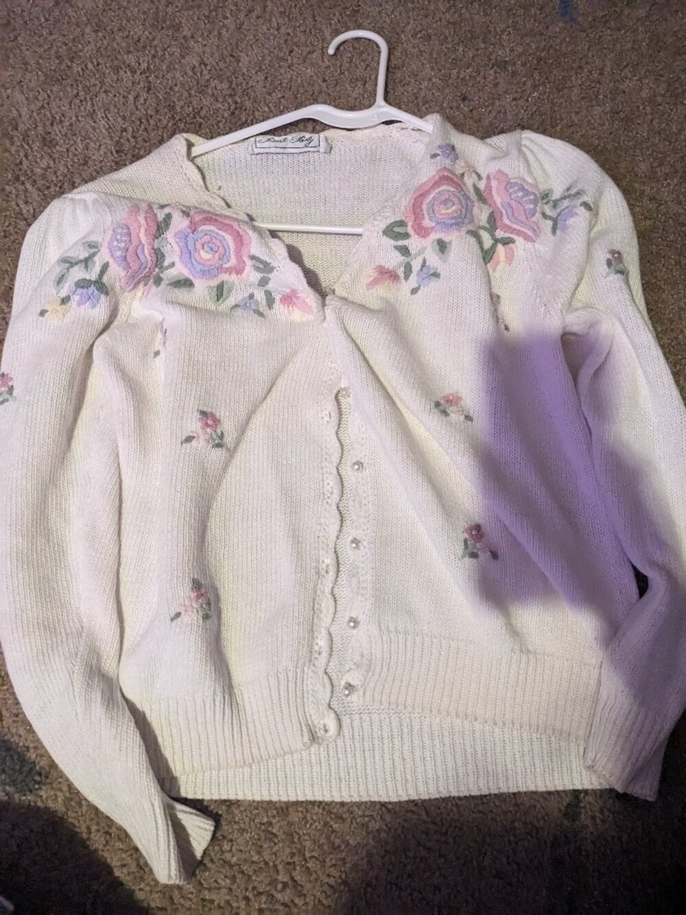 Vintage sweater with embroidery.